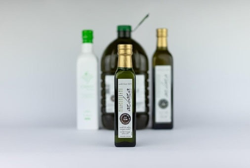 Botella de 250 ml junto a otros aceites arbequina Arbara