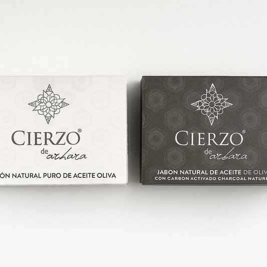 Jabones Cierzo de azahar con y sin carbón activo, presentados en fondo blanco.