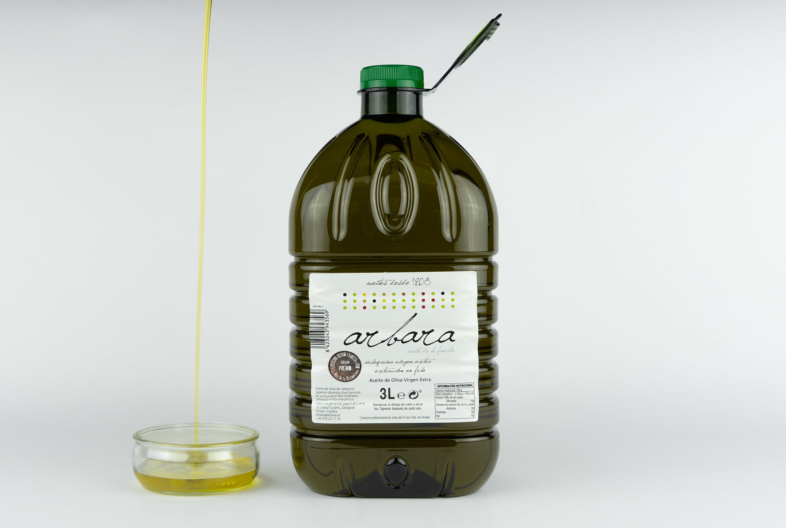 Botella de 3L de aceite de oliva virgen extra Arbara junto a cuenco de cristal