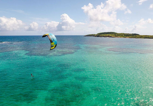Kitesurf, vino y tradición: explora nuestra región